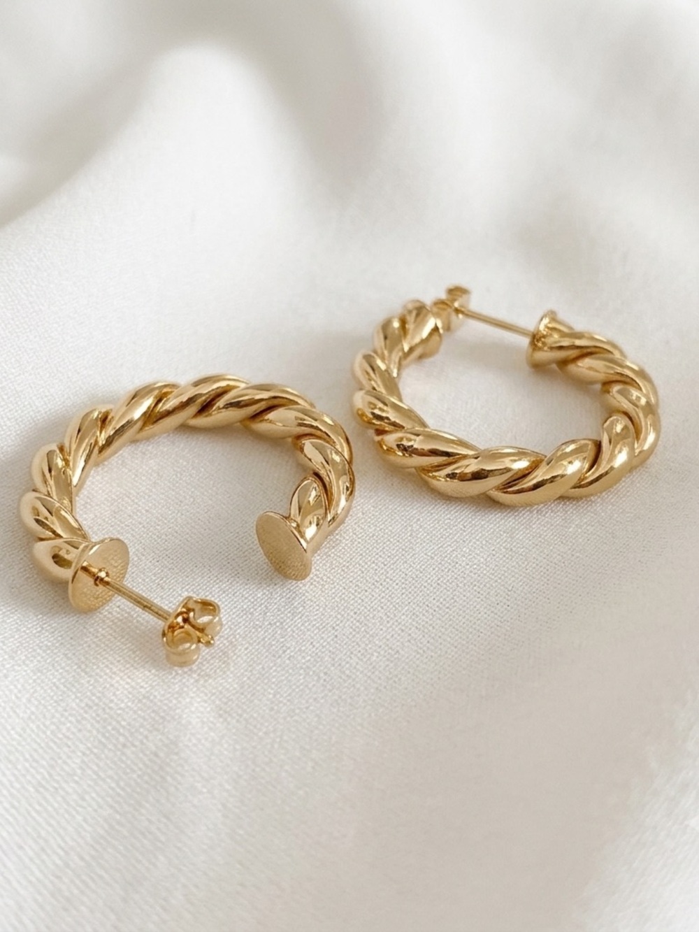 14k-gold-plated women’s 30mm hoop earrings hypoallergenic - Picture 3 of 5
